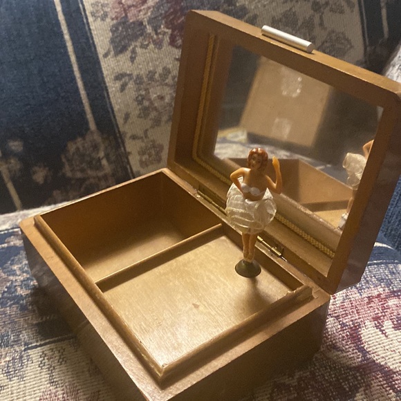 For jewelry and other things you like to store in the antique jewelry box - Picture 5 of 5